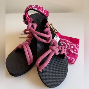 NWT ARIZONA LOVE Trekky Rope Pink